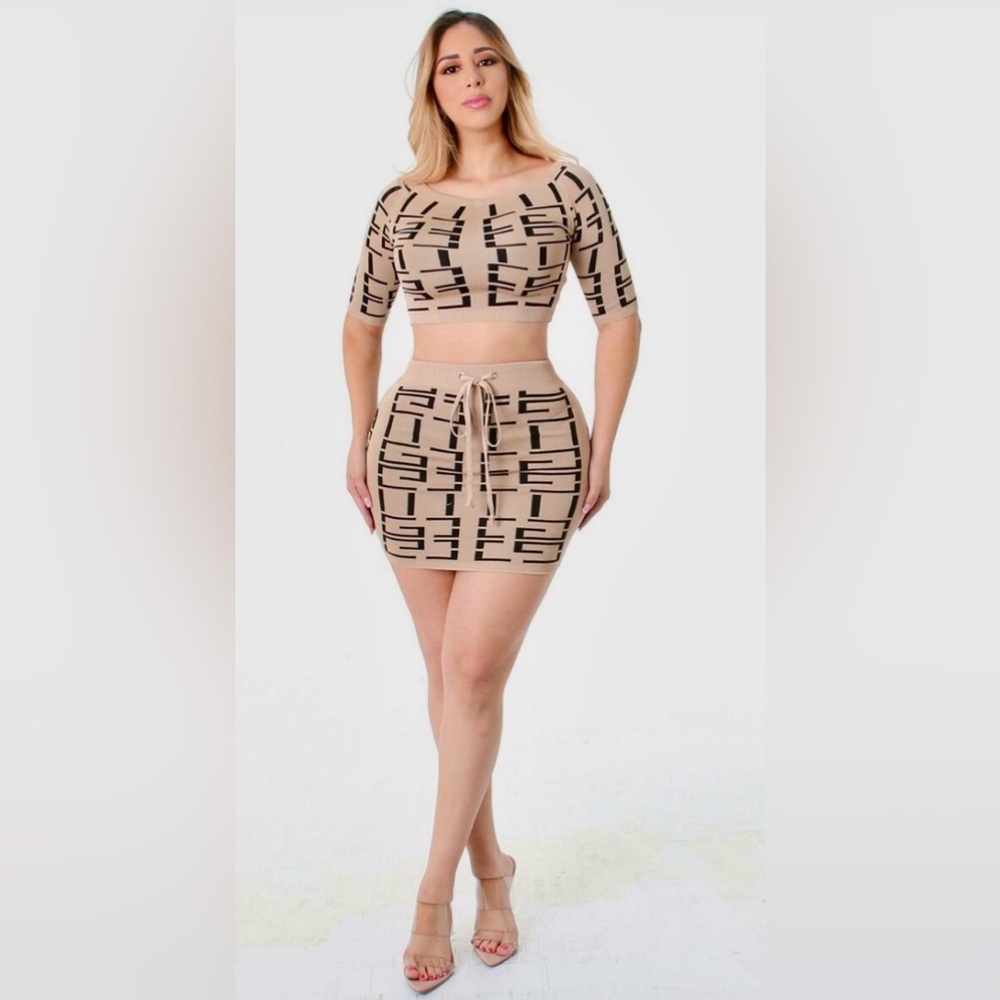 Chic Beige and Black Patterned Mini Skirt